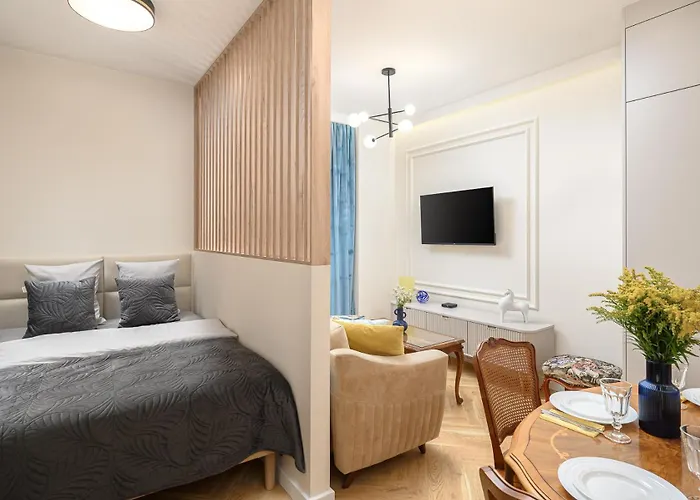 Quiet On The Main Square, 2 Bathrooms Appartement