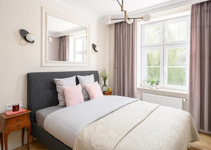 Quiet On The Main Square, 2 Bathrooms Appartement