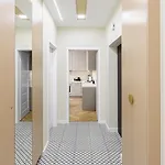 Quiet On The Main Square, 2 Bathrooms Apartament *