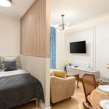 Quiet On The Main Square, 2 Bathrooms Apartment