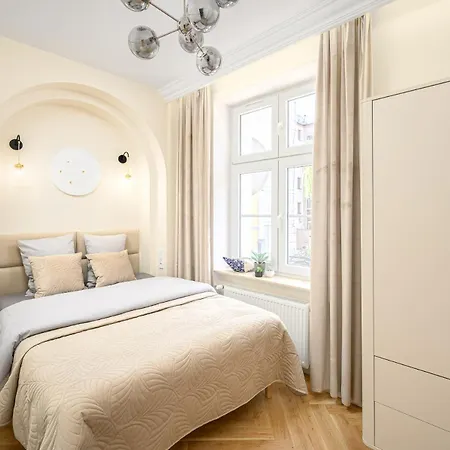 Quiet On The Main Square, 2 Bathrooms Apartment Breslau