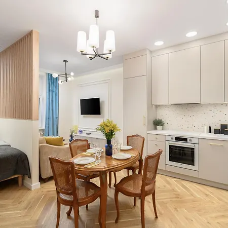 Apartment Quiet On The Main Square, 2 Bathrooms Breslau