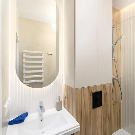 Apartment Quiet On The Main Square, 2 Bathrooms Breslau