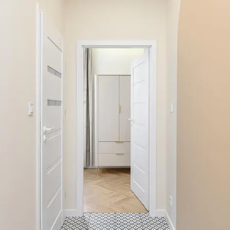 Quiet On The Main Square, 2 Bathrooms Breslau