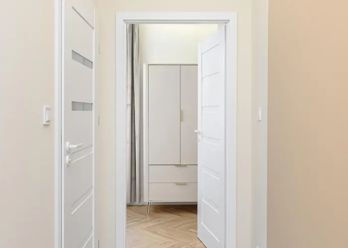 Quiet On The Main Square, 2 Bathrooms Breslavia